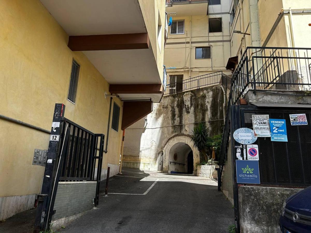 A Casa Di Roberta Apartment Salerno Exterior photo